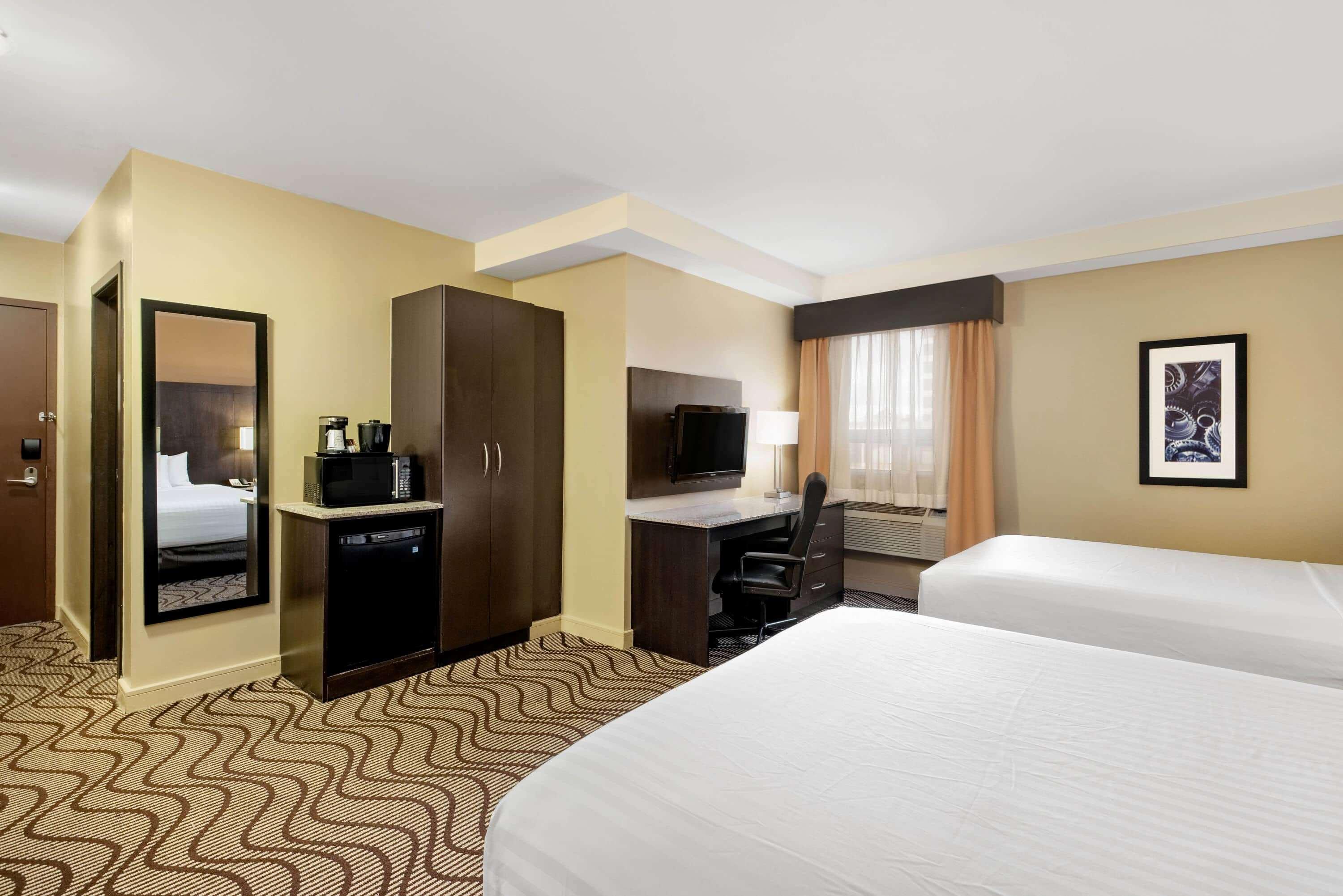 La Quinta By Wyndham Oshawa Hotel Exterior photo