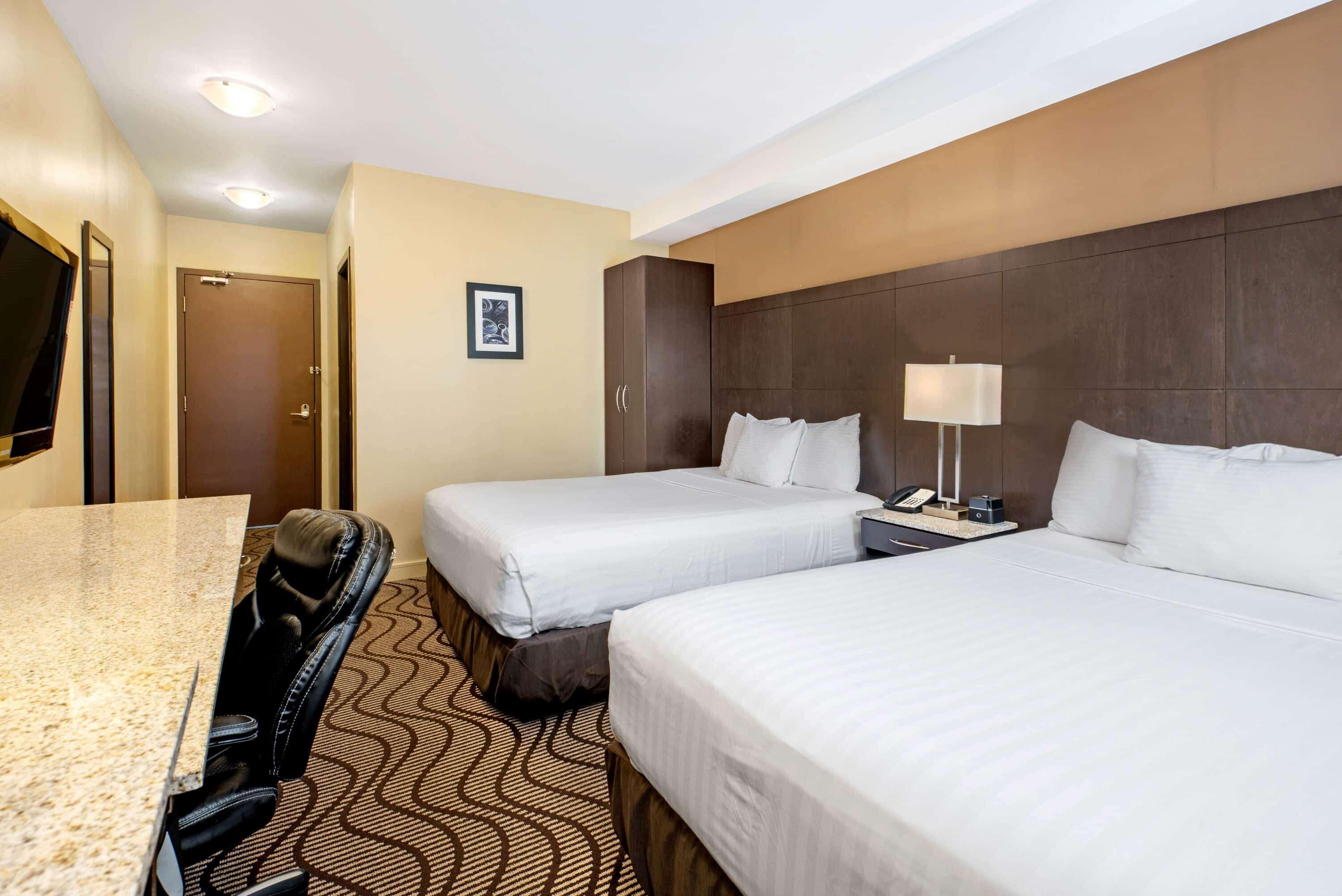 La Quinta By Wyndham Oshawa Hotel Exterior photo