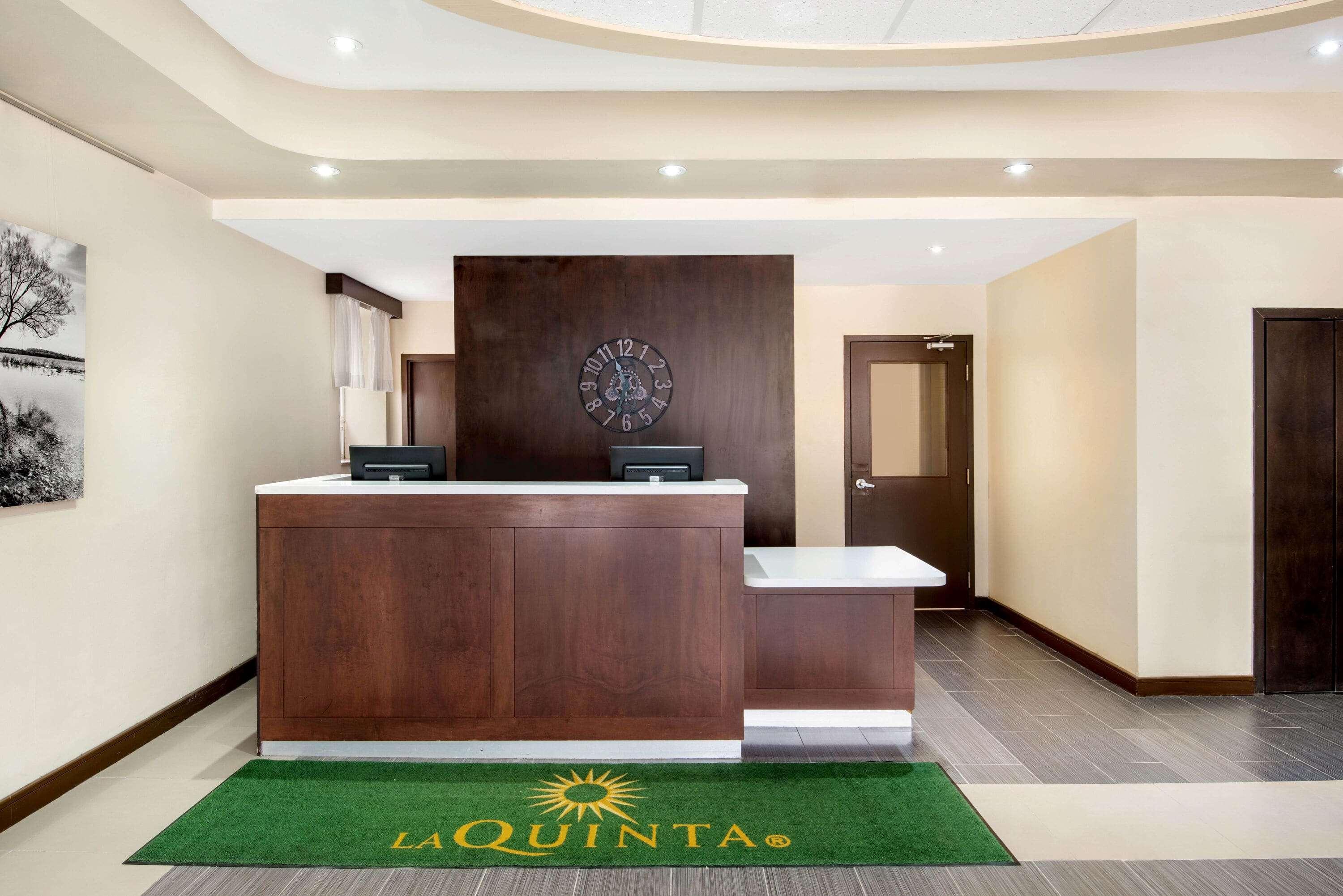 La Quinta By Wyndham Oshawa Hotel Exterior photo