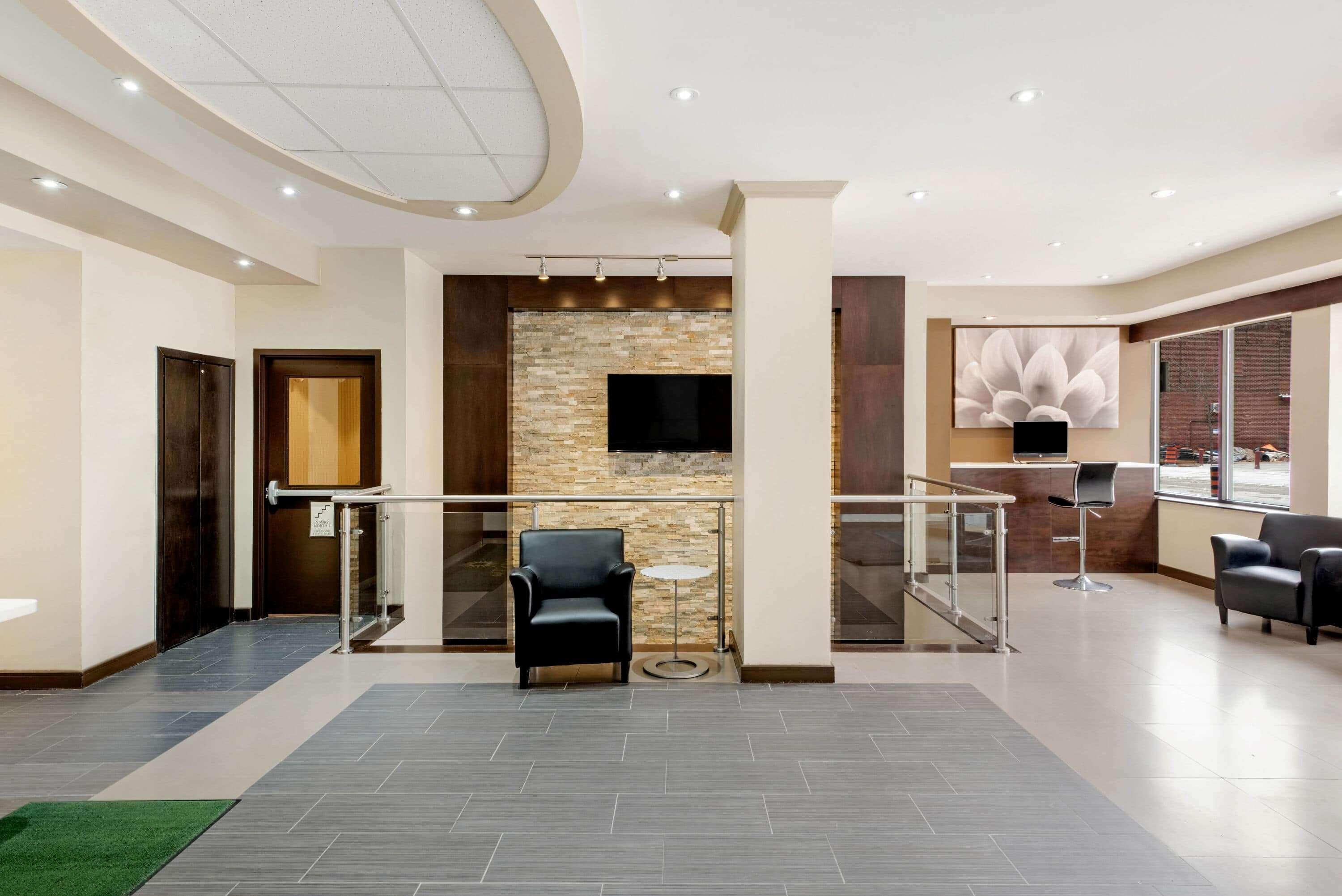 La Quinta By Wyndham Oshawa Hotel Exterior photo