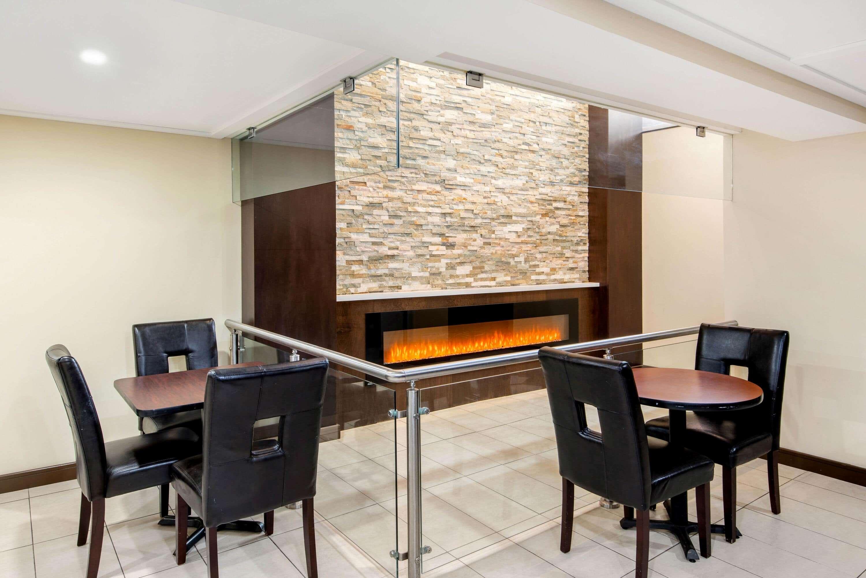 La Quinta By Wyndham Oshawa Hotel Exterior photo