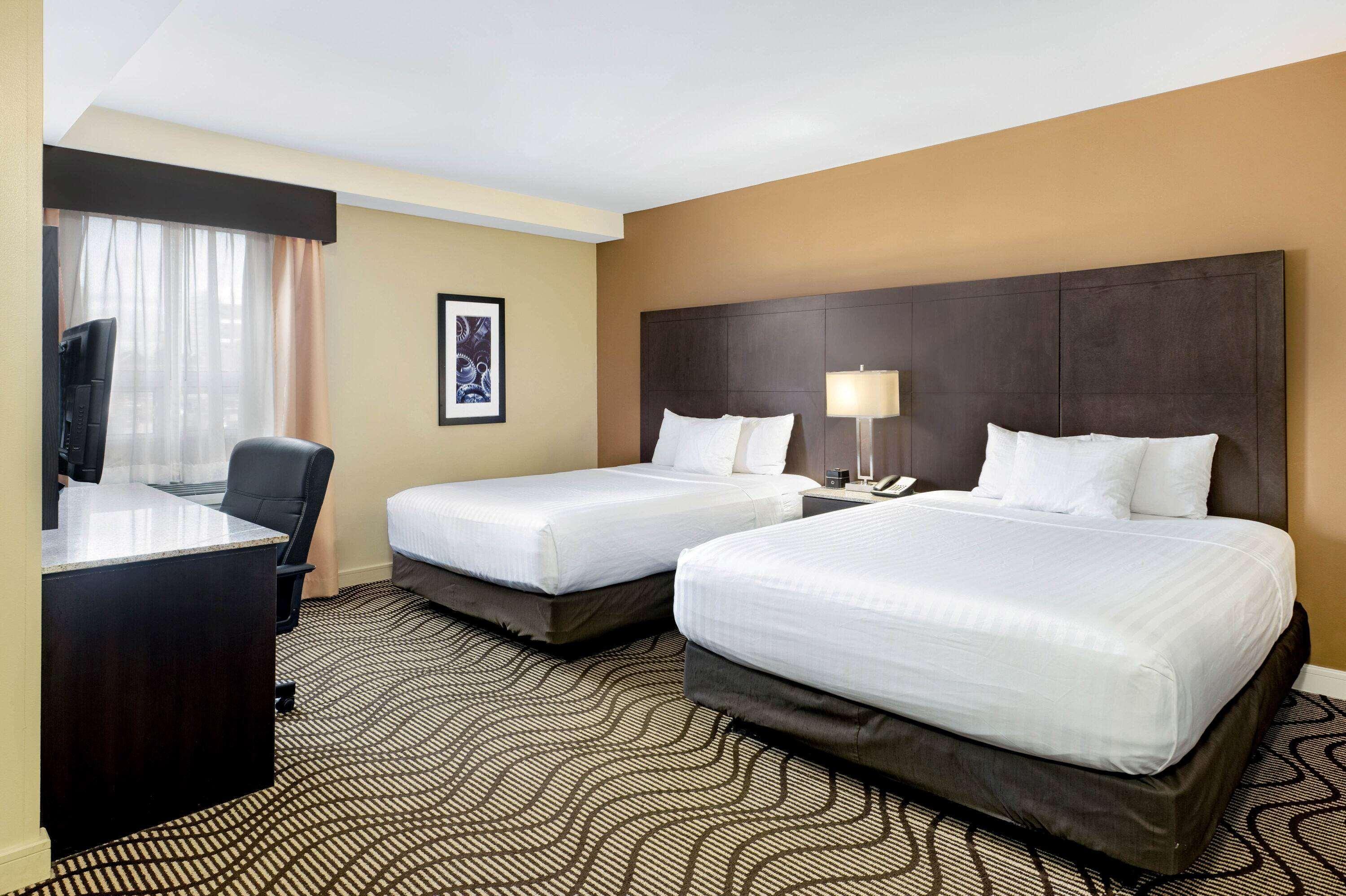 La Quinta By Wyndham Oshawa Hotel Exterior photo