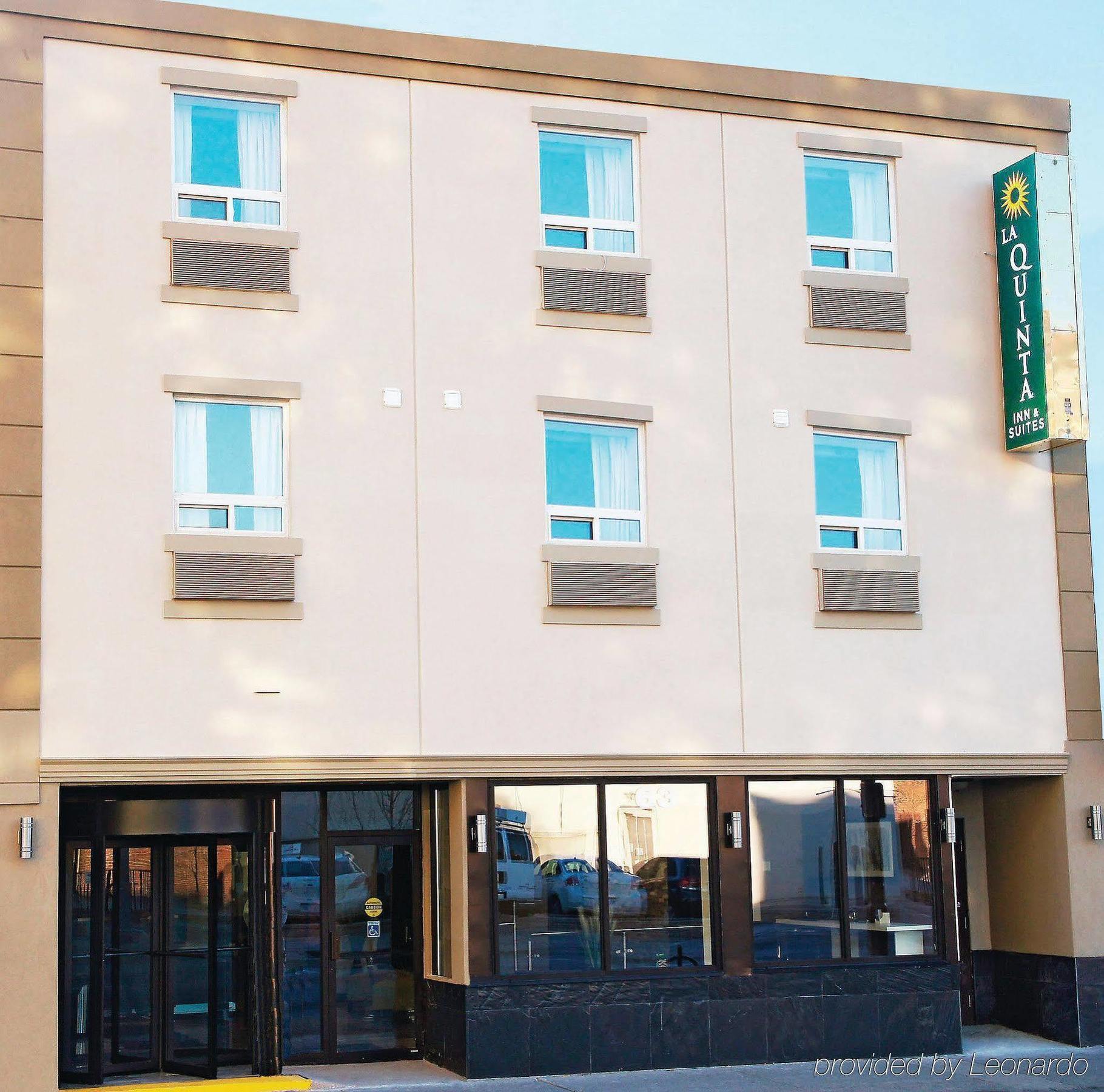 La Quinta By Wyndham Oshawa Hotel Exterior photo